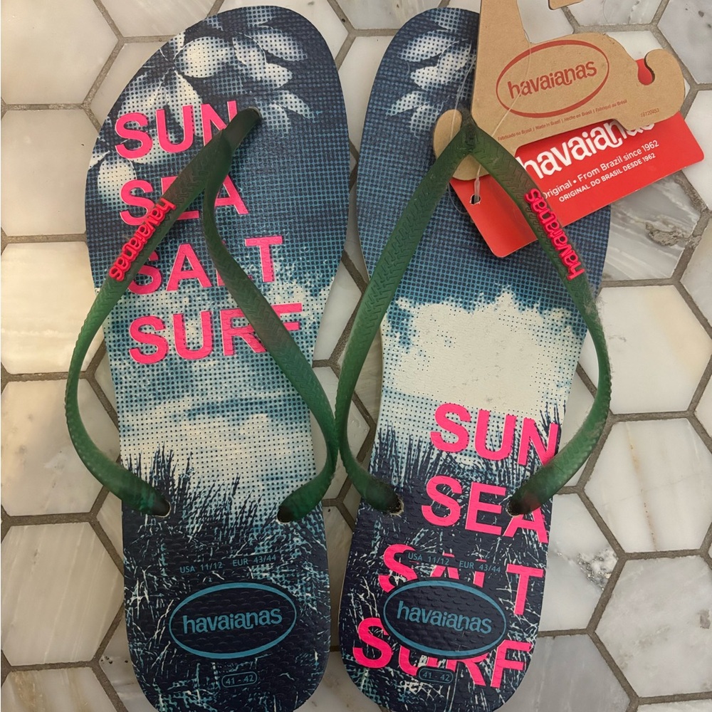 Havaianas NWT flip flop. Women’s 11/12. Get 2 other paid free!